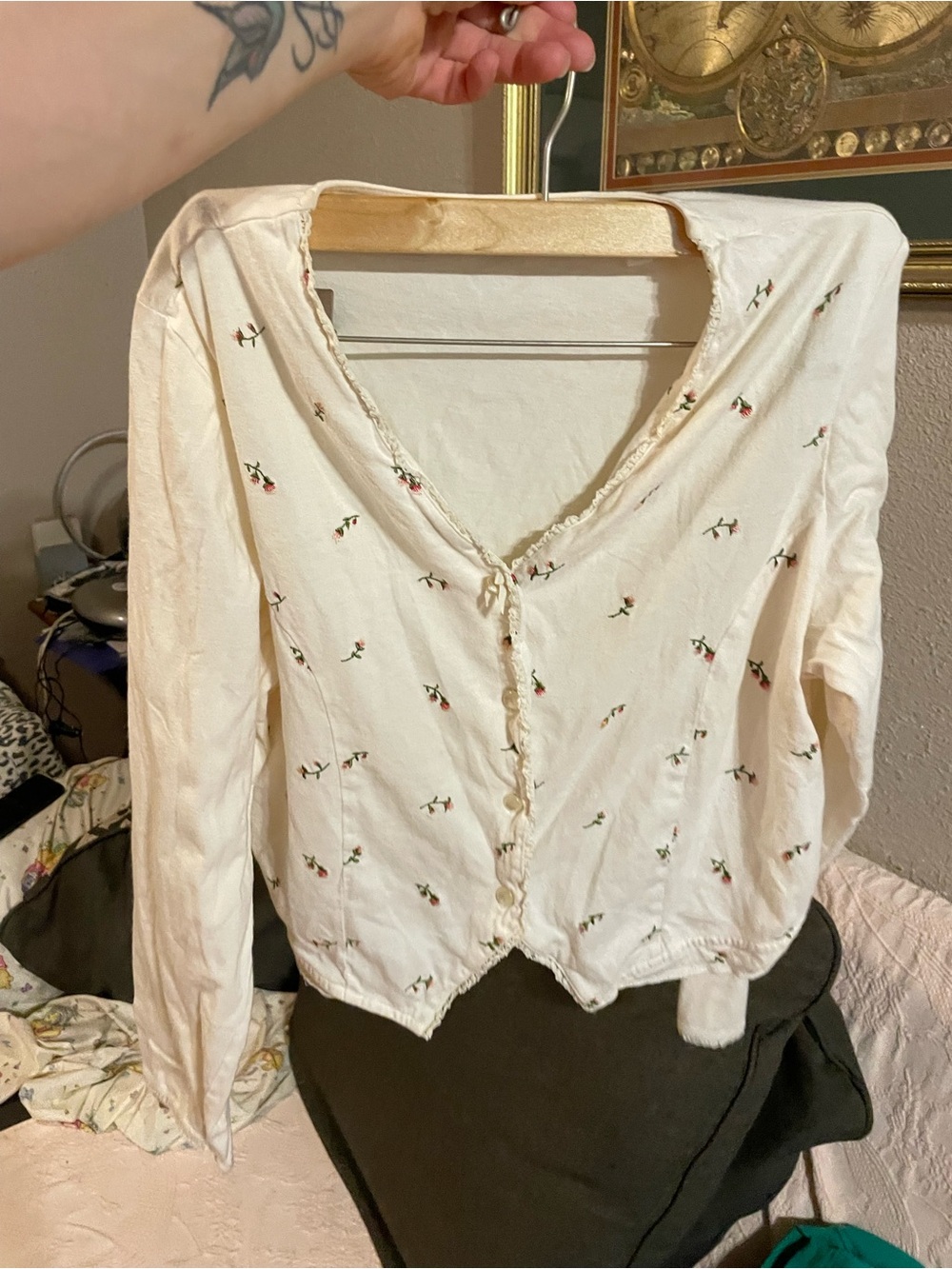 Cotragecore Victoria's Secret Cream Button-Front Floral Embroidered Top